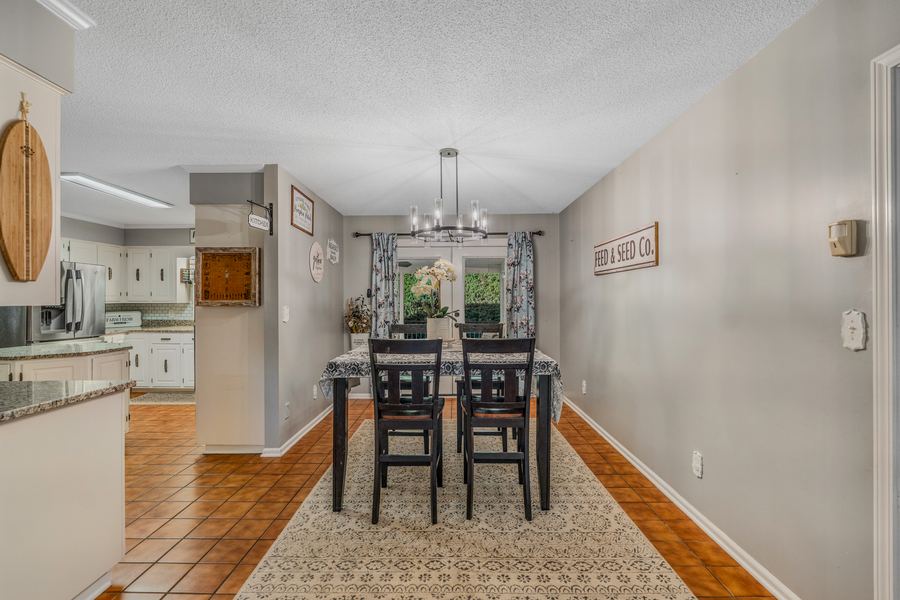 Breakfast room, 144 Porter Road
